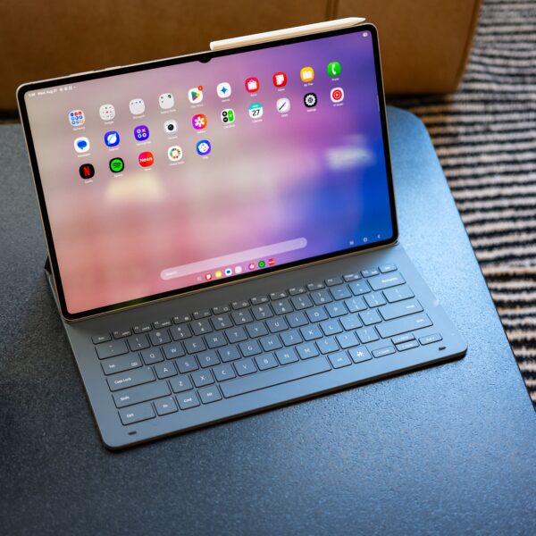 Samsung Galaxy Tab S11 Ultra Ai WiFi Model (Only for Latin America Market) 14.6" 11600 mAh 13MP SM-X930 Dual Camera with S Pen (Gray SM-X930NZSAGTO, 256GB + 12GB)